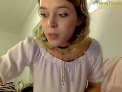 Feminine tranny jerking on webcam