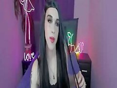 Beautiful Tranny Showing Her Sexy Body On Cam